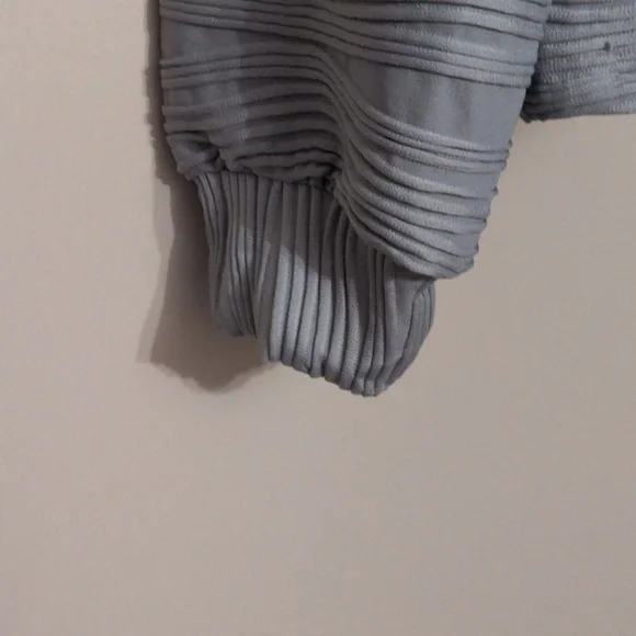 NWOT DOKOTOO women's gray zip-front textured shirt, size M - Picture 4 of 6